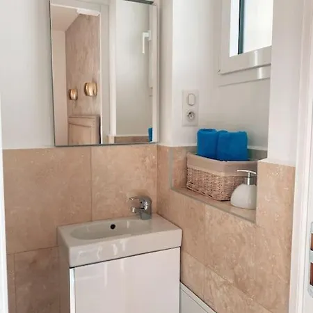 Apartment 2 Bedroom In Near The