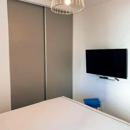 2 Bedroom In Near The Cannes