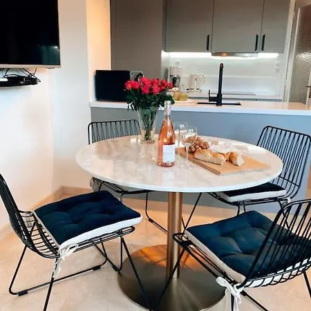 Apartman 2 Bedroom In Near The *