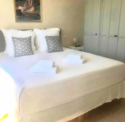 Apartman 2 Bedroom In Near The *