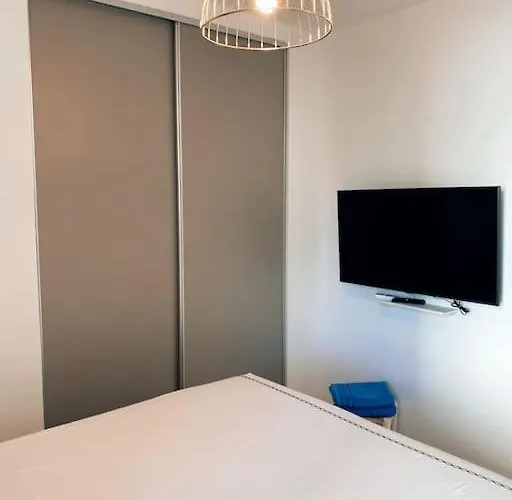 2 Bedroom In Near The Cannes