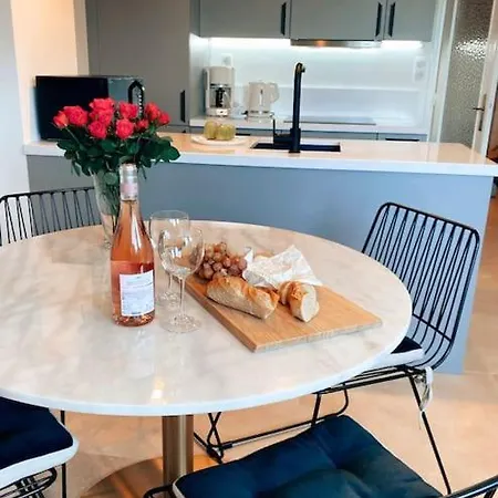 2 Bedroom In Near The Cannes