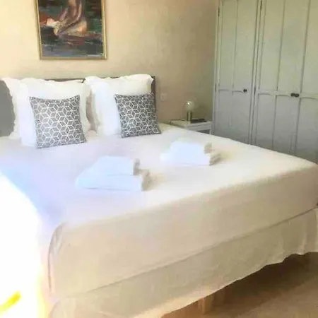Apartament 2 Bedroom In Near The *