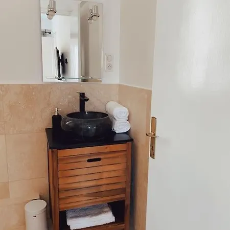 2 Bedroom In Near The Apartament