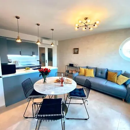2 Bedroom In Near The Apartament Cannes